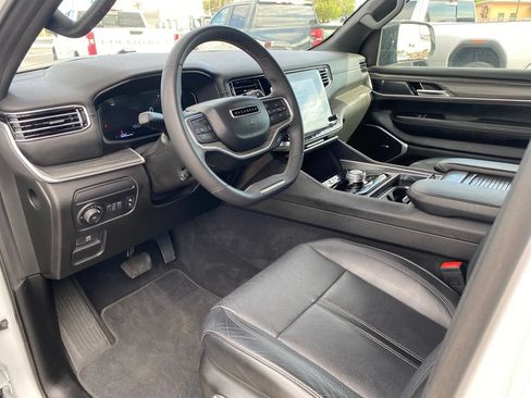 Used 2024 Jeep Wagoneer Series II w/ Flexible Seating Group RWD image 31