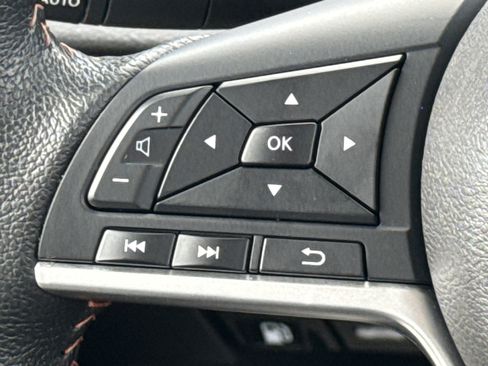 Used 2023 Nissan Kicks SR w/ SR Premium Package FWD image 18