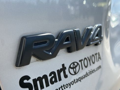 Used 2019 Toyota RAV4 Limited AWD/4WD image 8