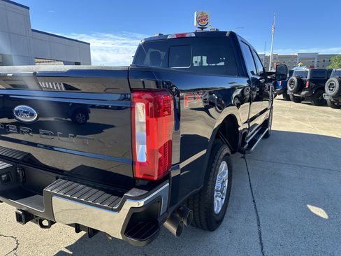 Used 2024 Ford F250 XLT w/ FX4 Off-Road Package AWD/4WD image 6