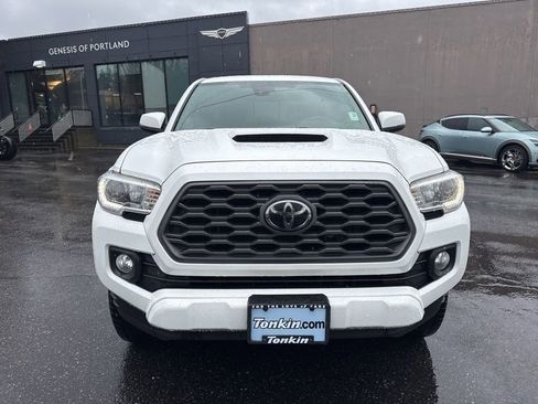 Used 2020 Toyota Tacoma TRD Sport AWD/4WD image 2