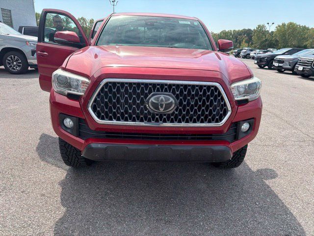 Used 2018 Toyota Tacoma TRD Off-Road AWD/4WD image 6