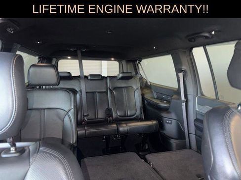 Certified 2024 Jeep Wagoneer L Series II w/ Flexible Seating Group image 39