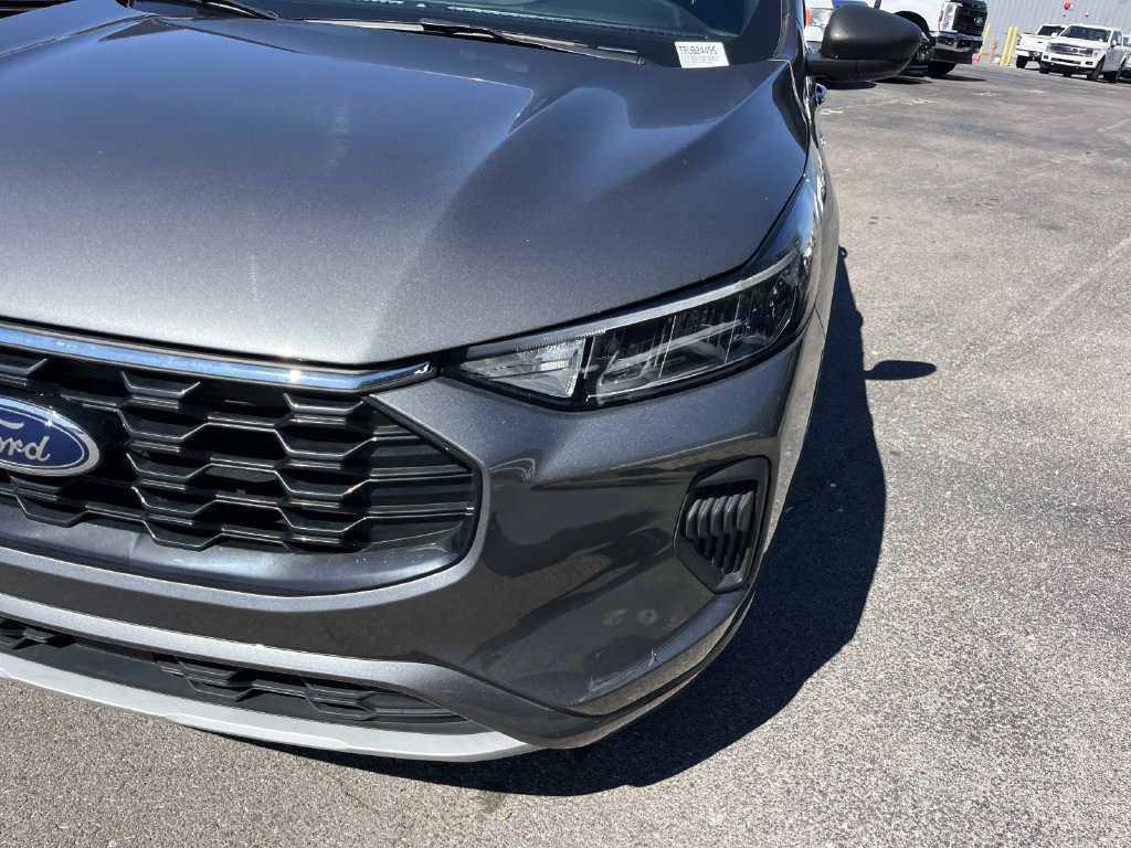 Used 2024 Ford Escape ST-Line w/ Tech Pack #1 FWD image 11