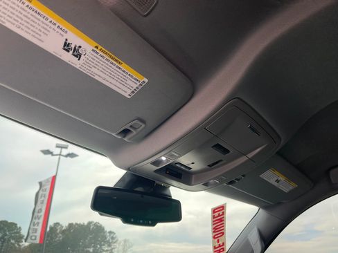 Used 2017 GMC Sierra 1500 SLT w/ SLT Premium Package image 19