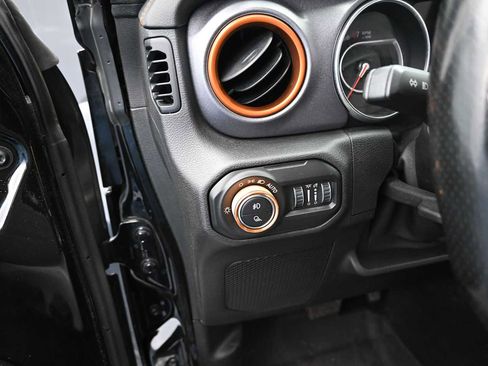 Used 2021 Jeep Gladiator Mojave AWD/4WD image 28