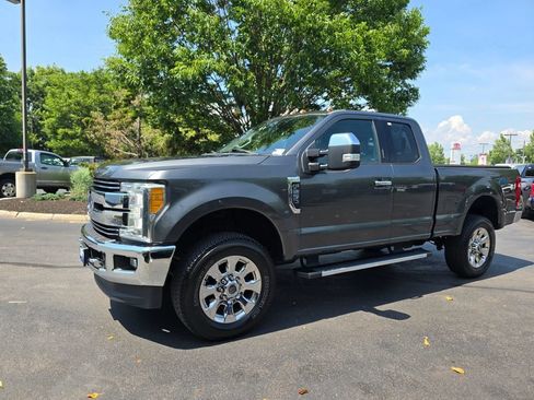 Used 2017 Ford F250 Lariat w/ Chrome Package AWD/4WD image 3
