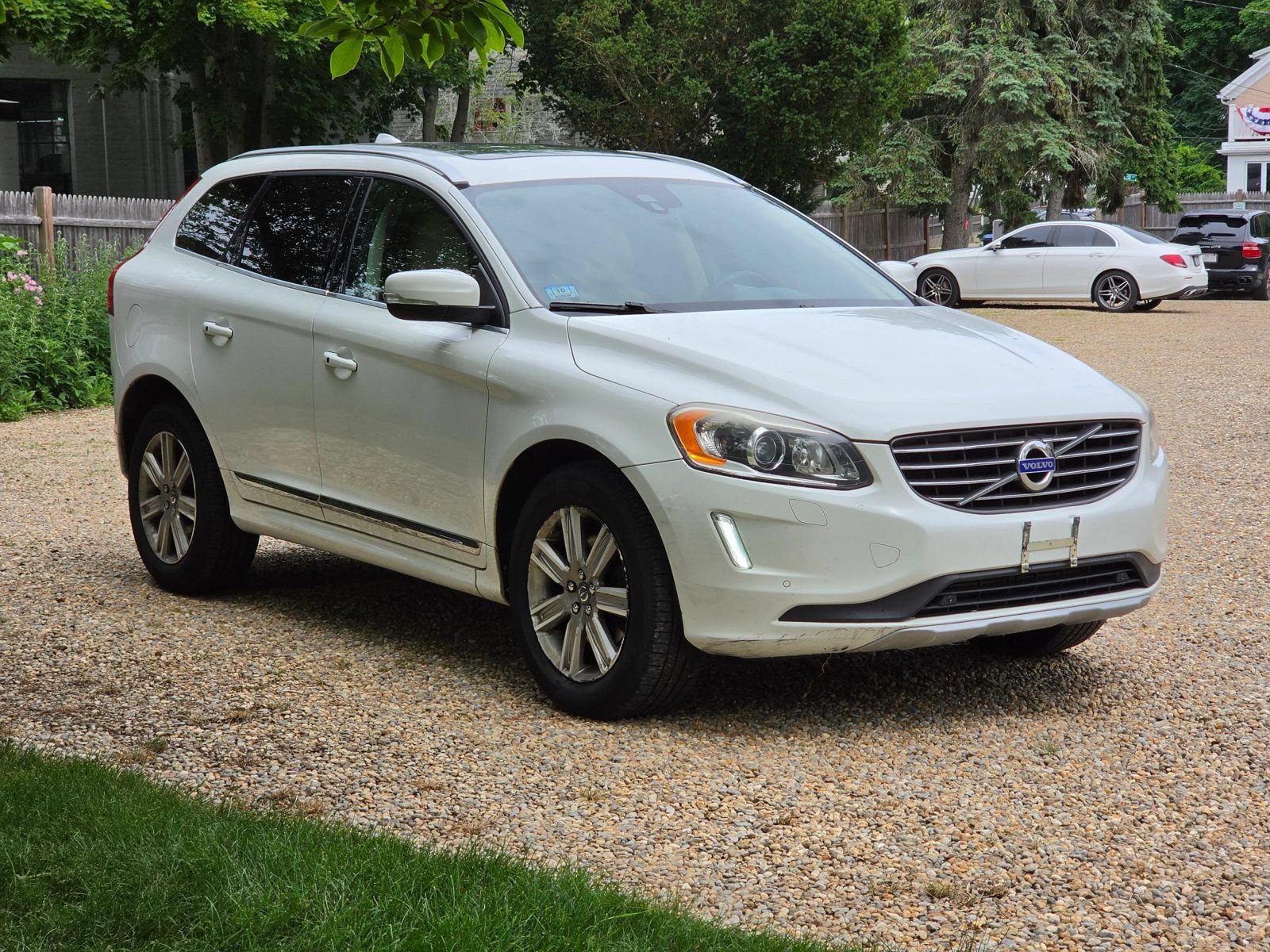 Used 2017 Volvo XC60 T5 Inscription w/ Preferred Option Package AWD/4WD image 3