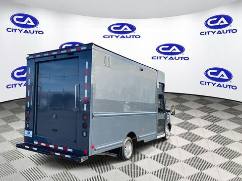 Used 2022 Ford Transit 350 DRW image 3