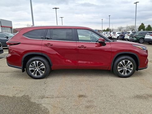 New 2026 Toyota Highlander XLE image 7