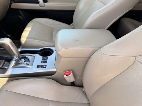 Used 2011 Toyota 4Runner SR5 w/ Premium Pkg w/Leather RWD image 39