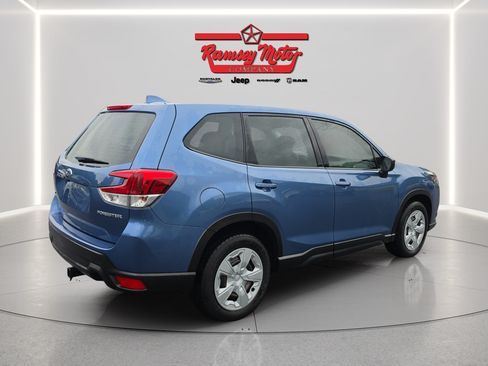 Used 2023 Subaru Forester AWD/4WD image 5