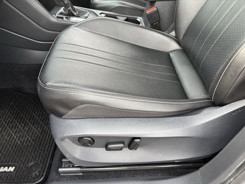 Used 2022 Volkswagen Tiguan SE image 19