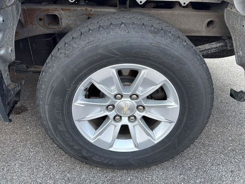 Used 2022 Chevrolet Silverado 1500 LT AWD/4WD image 16