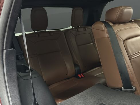 Used 2022 Lincoln Aviator Grand Touring AWD/4WD image 27