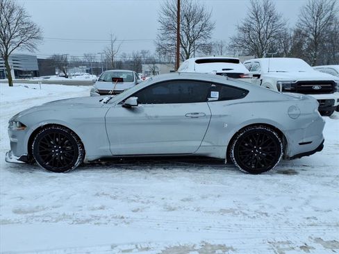 Used 2022 Ford Mustang Coupe image 2