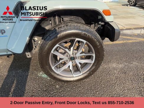 Used 2024 Jeep Wrangler Unlimited w/ Convenience Group image 16