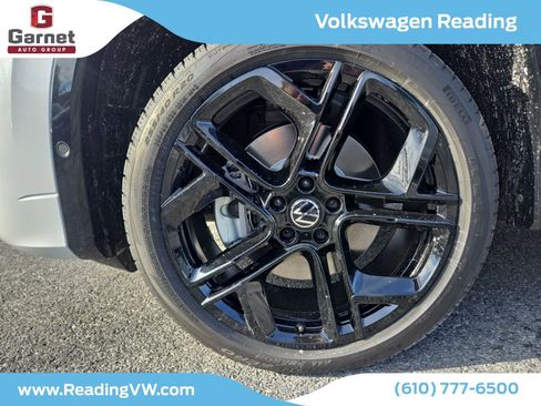 New 2026 Volkswagen Tiguan SE R-Line image 9