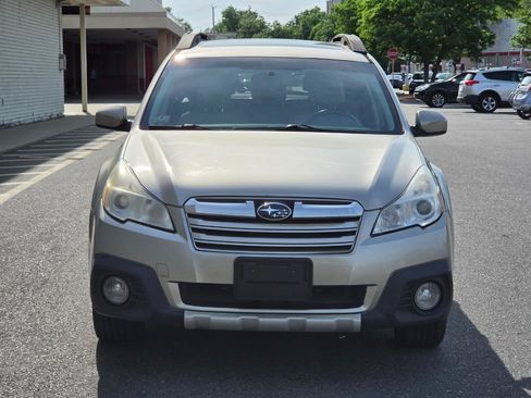 Used 2014 Subaru Outback 2.5i Limited w/ Moonroof Package AWD/4WD image 2