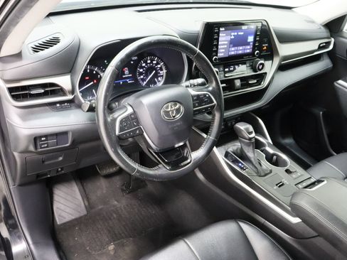 Used 2021 Toyota Highlander XLE image 13