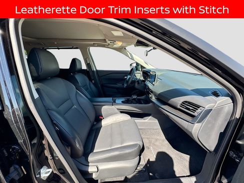 Used 2025 Nissan Rogue SV w/ SV Premium Package image 15