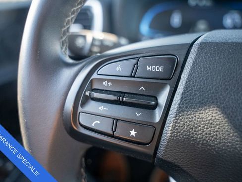 Used 2024 Hyundai Venue SEL image 21