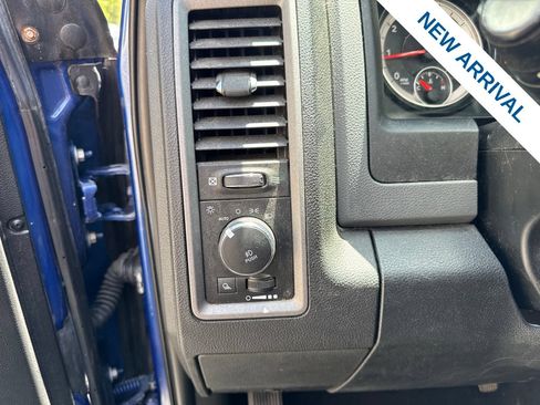 Used 2018 RAM 1500 Express AWD/4WD image 19