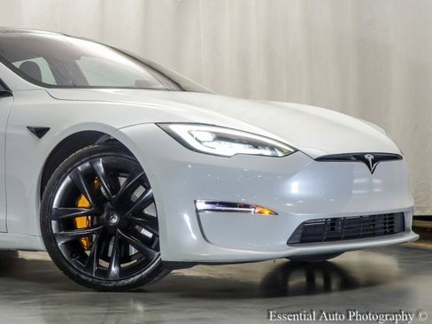 Used 2022 Tesla Model S Plaid image 2