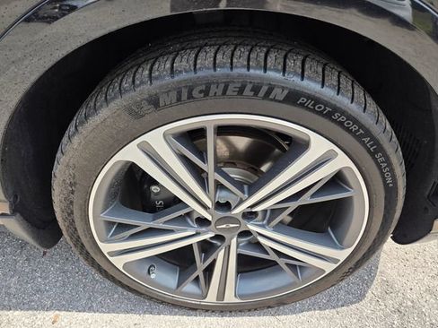 Used 2025 Genesis GV80 3.5T e-SC AWD/4WD image 9