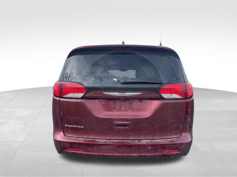 Used 2017 Chrysler Pacifica Touring w/ Tire & Wheel Group image 4