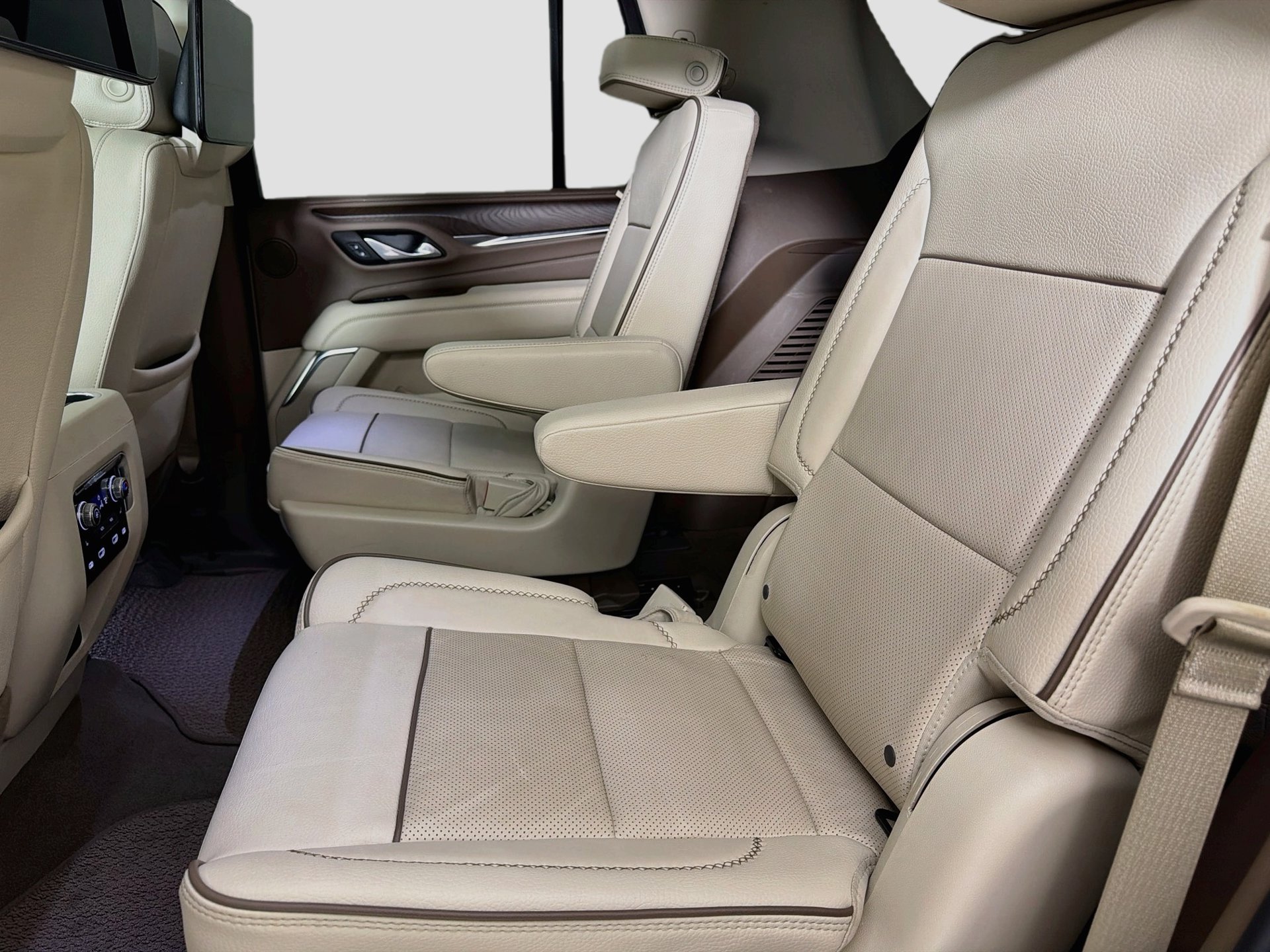 Used 2024 GMC Yukon Denali RWD image 27