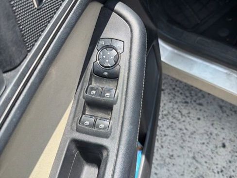 Used 2017 Ford Edge SE FWD image 26