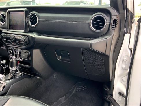 Used 2022 Jeep Wrangler Unlimited Sahara w/ LED Lighting Group AWD/4WD image 17