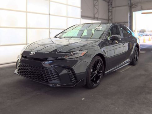 Used 2025 Toyota Camry SE FWD image 7