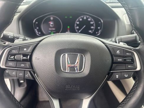 Used 2018 Honda Accord Touring image 9