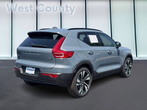Certified 2023 Volvo XC40 B5 Plus w/ Driver Assist Package AWD/4WD image 4