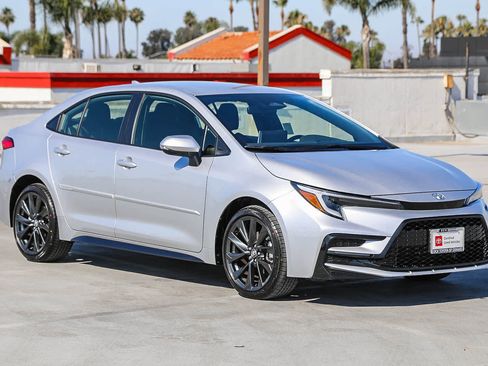 Used 2026 Toyota Corolla SE w/ SE Package FWD image 4