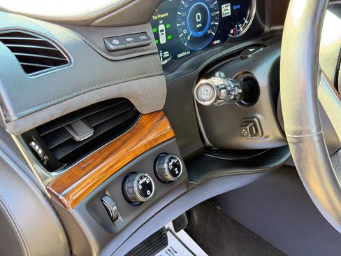 Used 2018 Cadillac Escalade Luxury AWD/4WD image 89