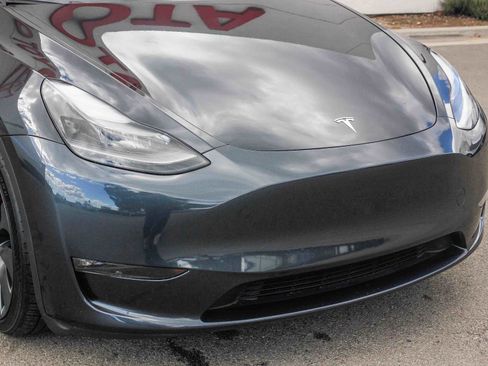 Used 2024 Tesla Model Y Performance image 5