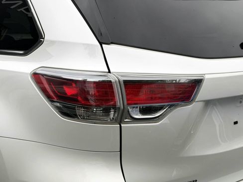 Used 2016 Toyota Highlander XLE AWD/4WD image 9