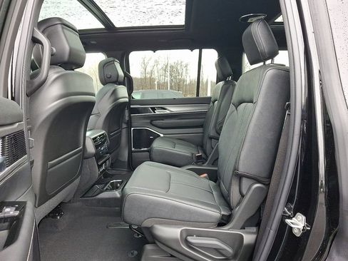 New 2026 Jeep Grand Wagoneer Limited AWD/4WD image 7