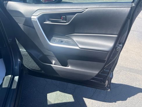 Used 2023 Toyota RAV4 LE AWD/4WD image 4