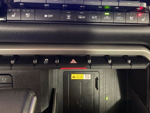 Used 2023 Toyota Tundra Limited w/ Power Package AWD/4WD image 17