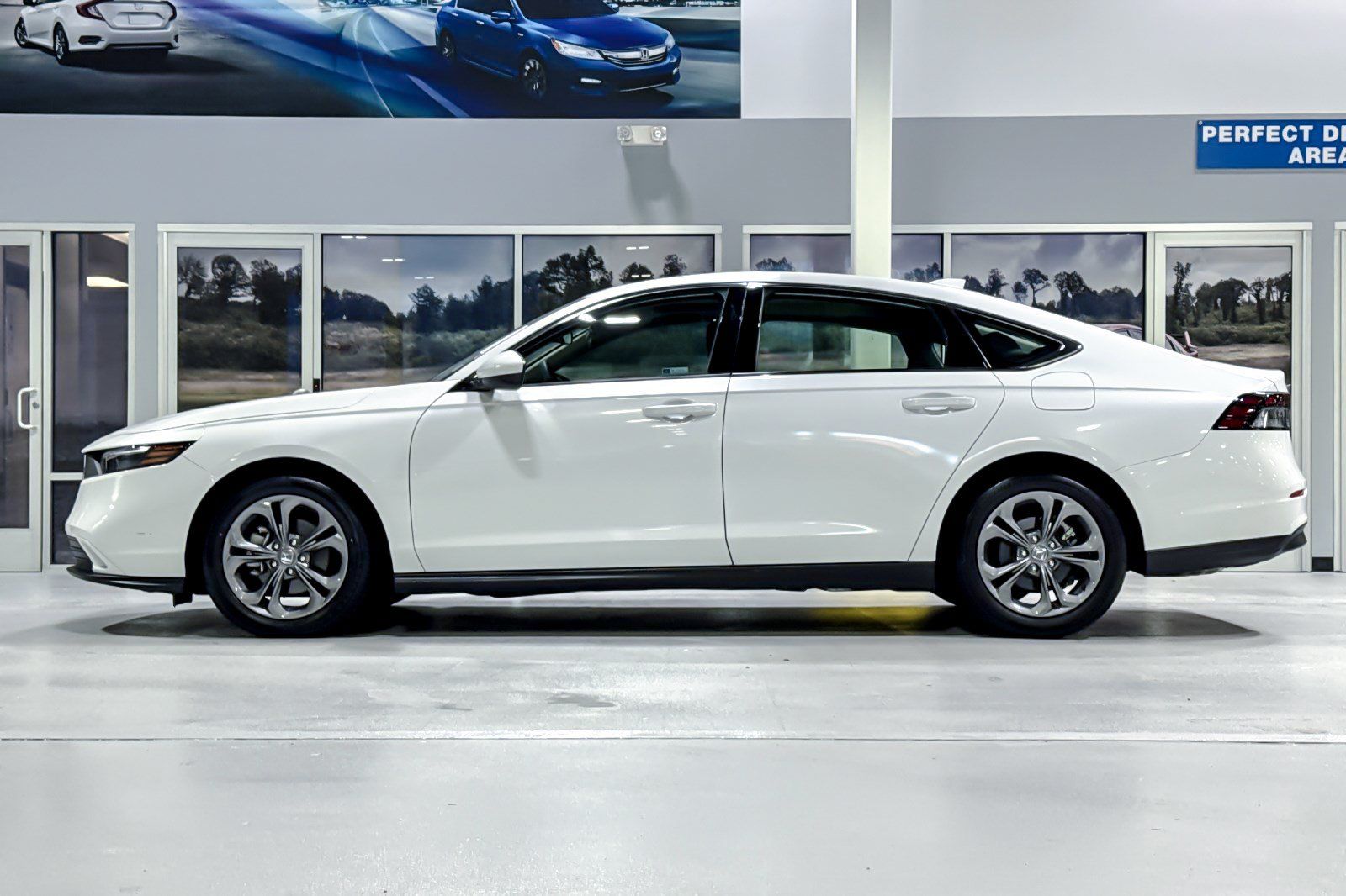 Used 2024 Honda Accord EX image 2