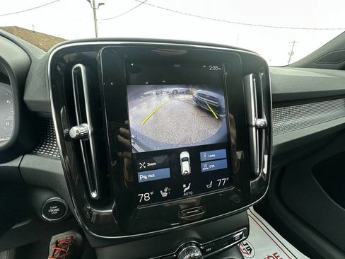 Used 2020 Volvo XC40 T5 R-Design image 5