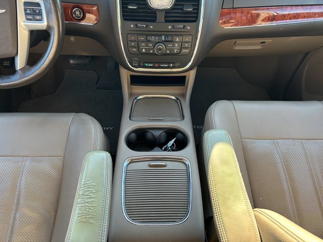 Used 2015 Chrysler Town & Country Touring-L w/ Driver Convenience Group FWD image 19