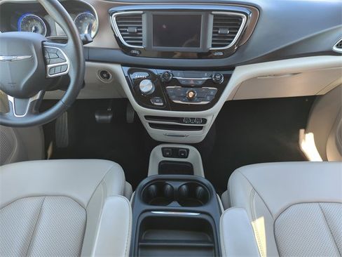 Used 2021 Chrysler Voyager Lxi image 21