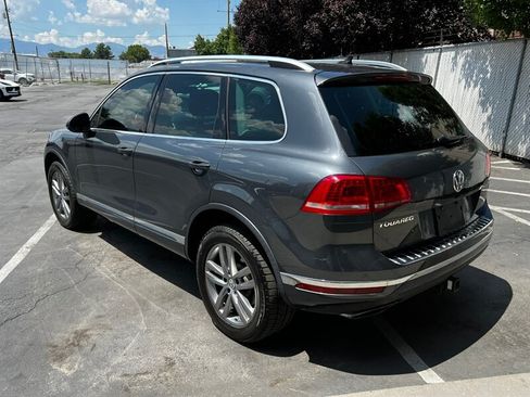 Used 2016 Volkswagen Touareg VR6 AWD/4WD image 5
