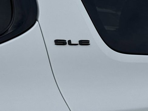 Used 2021 GMC Acadia SLE w/ Driver Convenience Package image 16