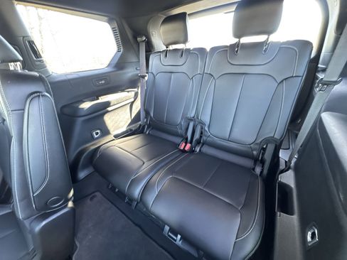 Used 2024 Jeep Grand Cherokee L Limited w/ Black Appearance Package image 24